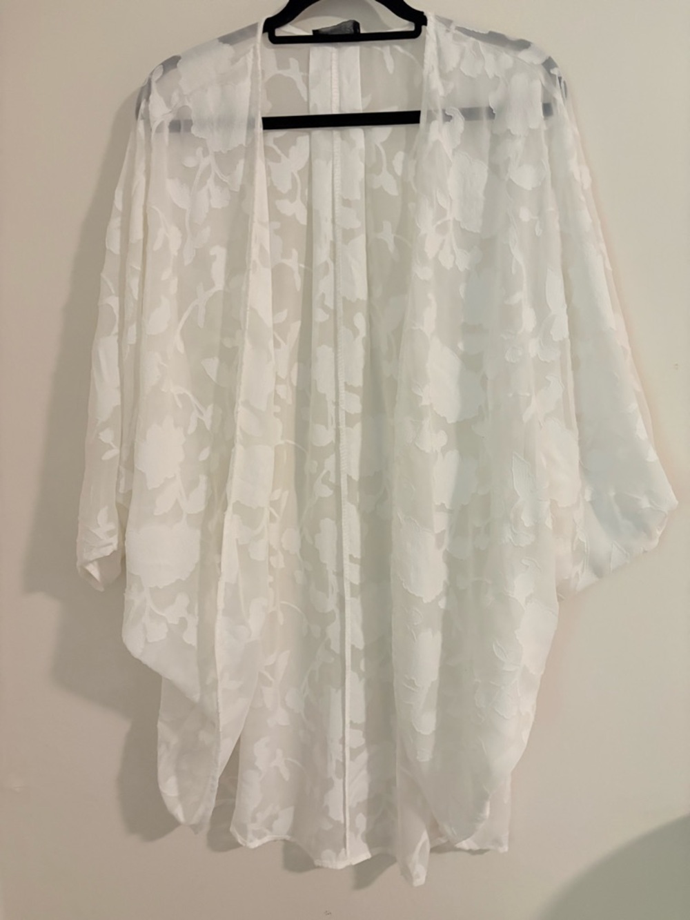 Astr White Sheer Floral-Textured kimono cardigan size L
